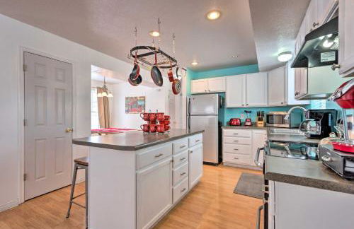 Family-Friendly Logan Farmhouse with Yard and Near USU - Foto 2