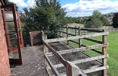 Peaceful Open-Plan Cottage With A View - Photo 16