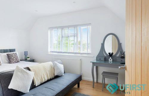 Delightful 3BR Home - Hot Tub - Near Castle, QMC - City Centre & Trent Bridge - Free WiFi & Parking - Sleeps 6 - Foto 28