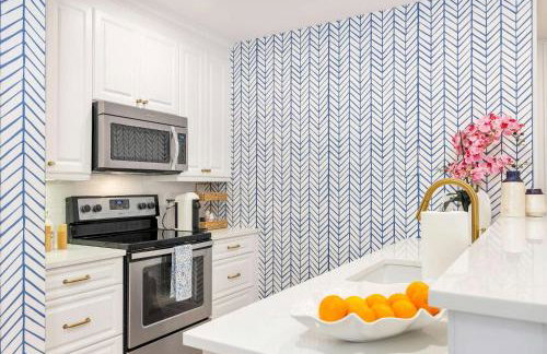 Designer condo w oceanfront & walk to Worth Ave - Photo 13