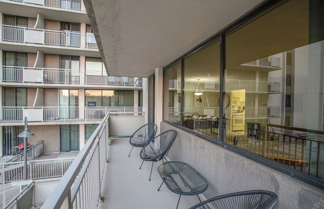 Modern Apt Near Airport & Metro - Photo 50