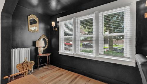 Centrally Located Modern Apartment - Photo 5