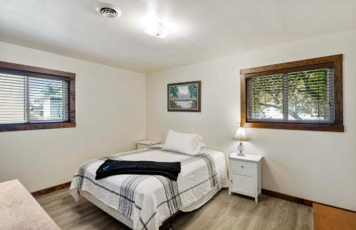 Lakefront Washington Home with Private Pool and Sauna - Foto 13