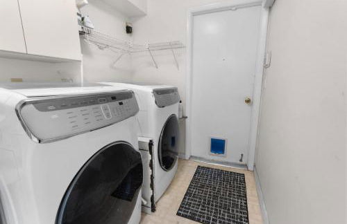 Plantation Pool Home with Hot Tub Sleeps 10 - Foto 42