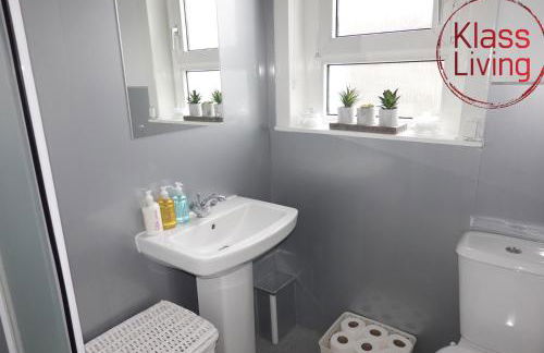 One Bedroom Apartment by Klass Living Serviced Accommodation Blantyre - Welsh Drive Apartment with Wifi - Photo 7