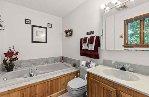 Pocono's Resort | Fire Pit, Jacuzzi, Winter Sport - Foto 21