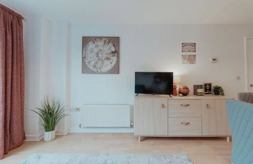 The Diickens Den - Rochester 1BR Flat - Sleeps 4 with Parking - Contractor - Friendly and Ideal for Long Stays - Foto 3