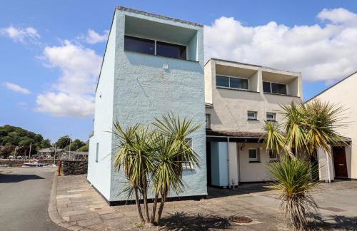 1 South Snowdon Wharf - Photo 1