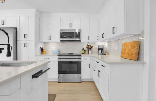 NEW! The White House, with 2 King Ensuites close to Parris Island and Downtown - Foto 20