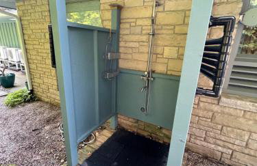 All the Waters Retro Home on Lake Michigan- Your Own PRIVATE BEACH - Foto 75