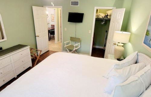 A3 tile floors pet friendly easy access downstairs faces nice grassy area Close to pool - Foto 8