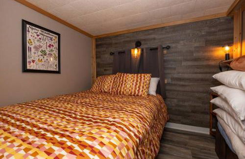 Funky Little Lakehouse - private dock and sunset view - Foto 13