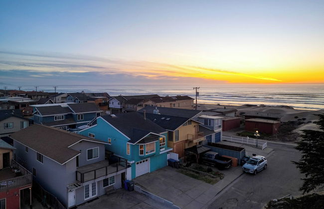 Steps to Beach w/ Patio+deck Foosball Happy Bottom Beach House by Avantstay - Foto 42