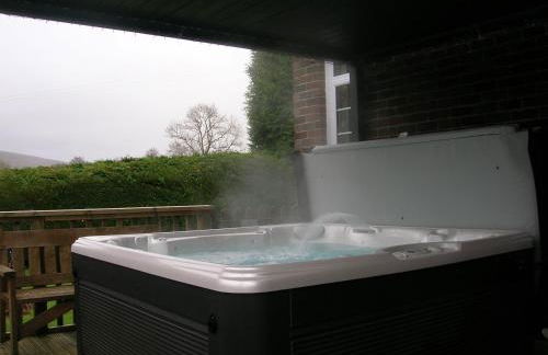 Bevan House with Hot Tub in Mid-Wales - Photo 5