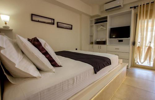 KyMa Studios and Suites - Photo 49