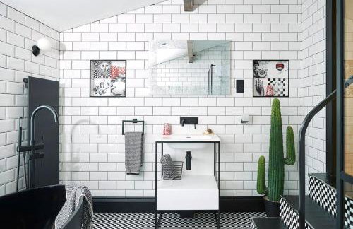 Ty Pandy Eclectic Luxury Family cottage Sleeps 8 adults and 2 children - Photo 68