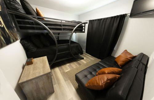 The Jackson Cottage on Grass Lake Waterfront 2 1 Nautical Cottage with Hot Tub Firepit & Year-Round Fun - Foto 33