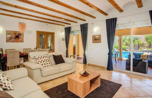 Villa Magdalena Blanca by Villa Plus - Photo 18