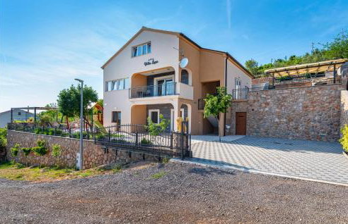 Awesome Home In Modric - Photo 13