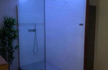 La Suite Interdite Jacuzzi, Sauna & Pièce Secrète - Foto 3