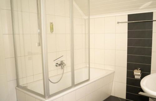 Lichtdurchflutende Wohnoase-Kamin-ruhig-kostenloser Parkplatz- 24-7 Self Check-in, bis zu 5 Personen, sehr geräumig - Photo 34