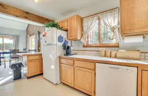 Pet-friendly Lakefront Gaylord Home with Dock! - Foto 8