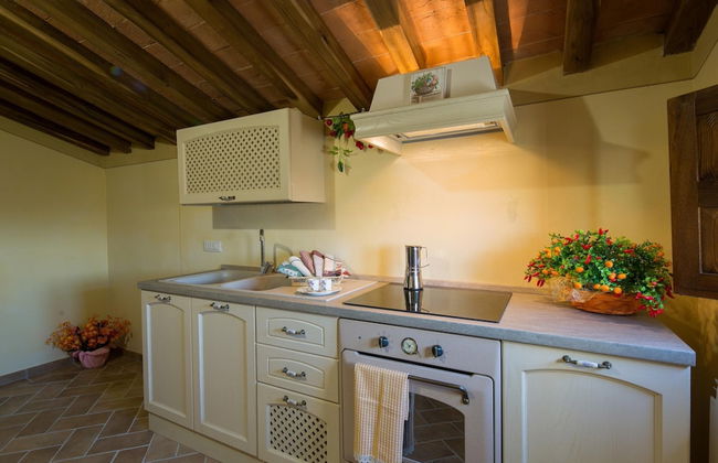 Farmhouse in Tuscany With Pool and Hill Views - Photo 7