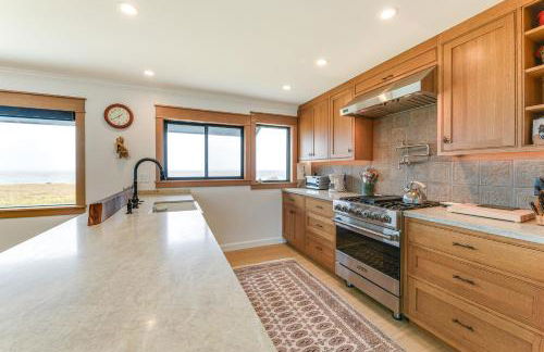 Walk to Beach Luxury Oceanfront Escape in Caspar - Photo 7