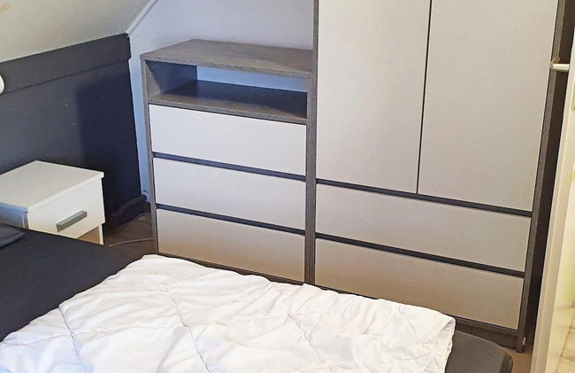 Appealing Bungalow With Garden - Photo 9