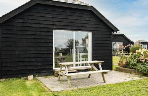 Dolphin Lodge - Photo 24