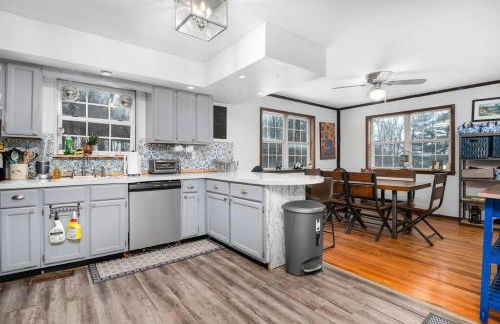 Breathtaking views. Hot tub. Huge Deck. Fast Wifi - Foto 15