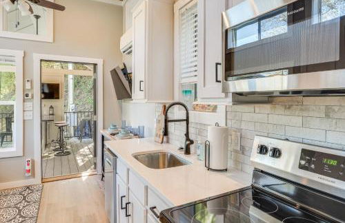 Deck, Grill and Fishing Pond Modern Cookeville Gem - Foto 6