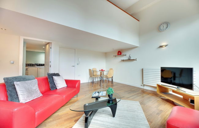 Crown Apartments By Week2Week - Photo 4