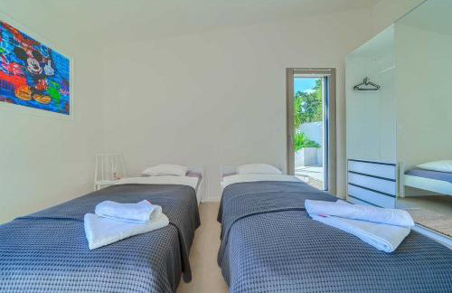 NEW Villa Pine Haven , Private Heated Pool Sleeps 8, Tranquil Retreat - Foto 23