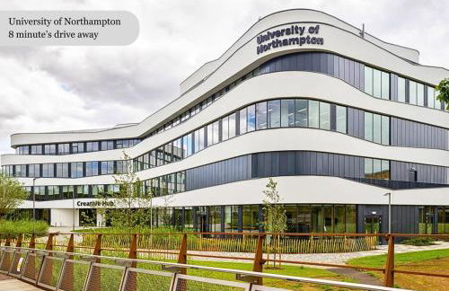 Grange House - Sleeps 6 - Driveway parking, Self-Check-In, Fast Wifi and Sky TV by Yoko Property - Photo 26