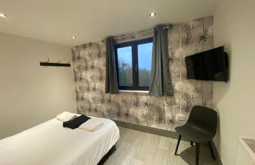 POPPY LUXURY LODGE Sleeps 8 at Fairview Farm, Ravenshead, Nottingham Near Sherwood Forest, Dog Friendly, Farm Stay great for wedding groups, families, Hen Do's, friends gatherings with amazing views - Foto 6