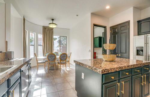 Relax Poolside! Home 6 Mi to Camelback Ranch - Foto 15