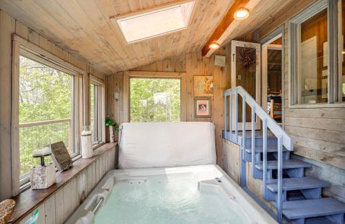 Close to Trails! Seven Devils Retreat with Hot Tub - Foto 21