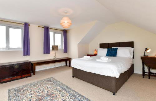 Spacious 4 Bedroom home with Parking Garden - Pass the Keys - Foto 22