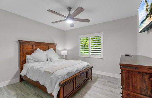 Modern Luxury Retreat in Naples - Photo 24