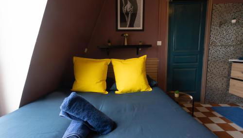 APPARTEMENT CHALEUREUX ARTISTIQUE QUARTIER GARE DU NORD - GARE DE L'EST et GRANDS BOULEVARDS - Foto 3