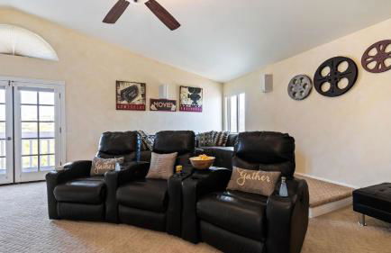 Chardonnay Charm by Avantstay Luxe Group Retreat w/ Pool Mins to Wineries - Foto 32