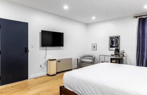 King Bed , DTWN, 50 in Roku TV , Fiber Internet, Room # 203 - Foto 10