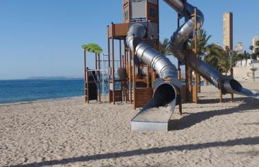 A 50 metros del mar y en 2 paradas de bus estas en el centro de Alicante - Foto 29