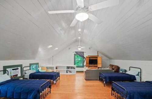 Wonderland Cabin - Enchanting Lakeside Sanctuary - Foto 7