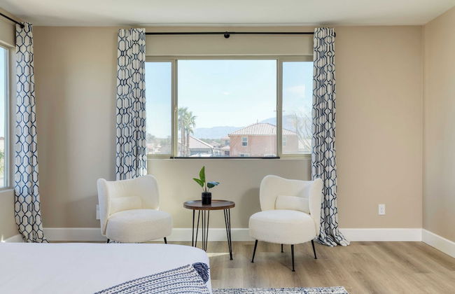 Desert Eden by Avantstay 6BR w/ Ensuite Backyard Oasis w/ Pool & Hot Tub! - Foto 33