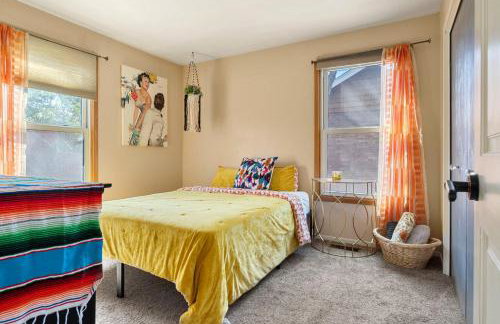 A Denver Oasis 15 Min to the Bronco Stadium 3 Bedroom with a King Suite - Photo 7