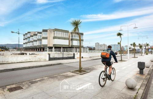 MyHouseSpain - Primera línea de playa con parking - Foto 24