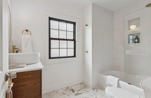 Luxury Olivewood Oasis - 13 mins to Cleveland - Foto 41