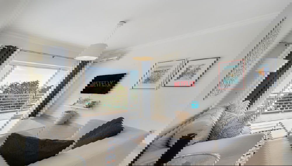 WHome Family Holidays w/ S-Pool, AC, Elevator & Garage - Foto 1, Imagen principal